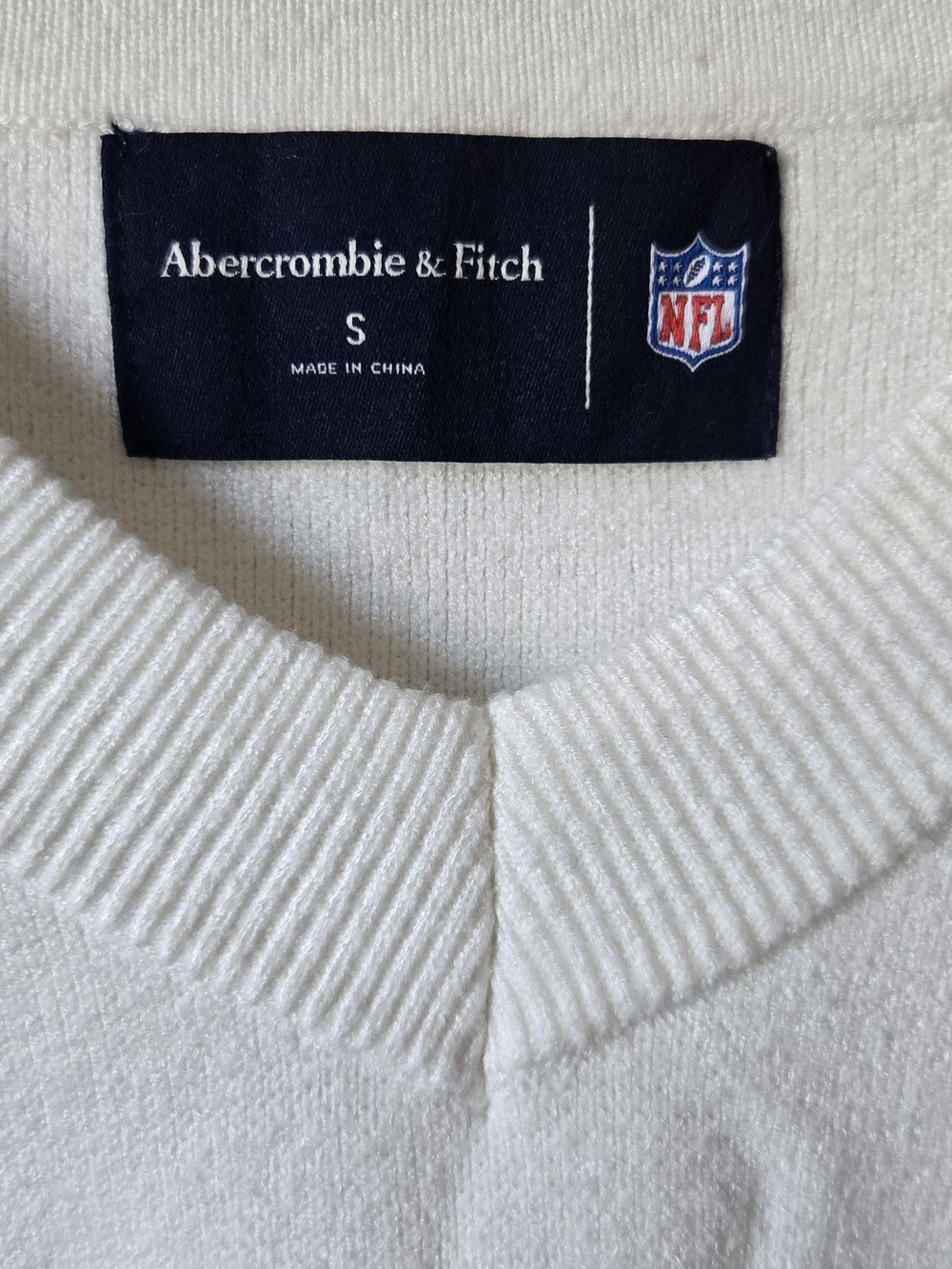Abercrombie & Fitch Cream V-Neck Sweater with Navy 'Cowboys' Graphic #72 - Picture 8 of 9